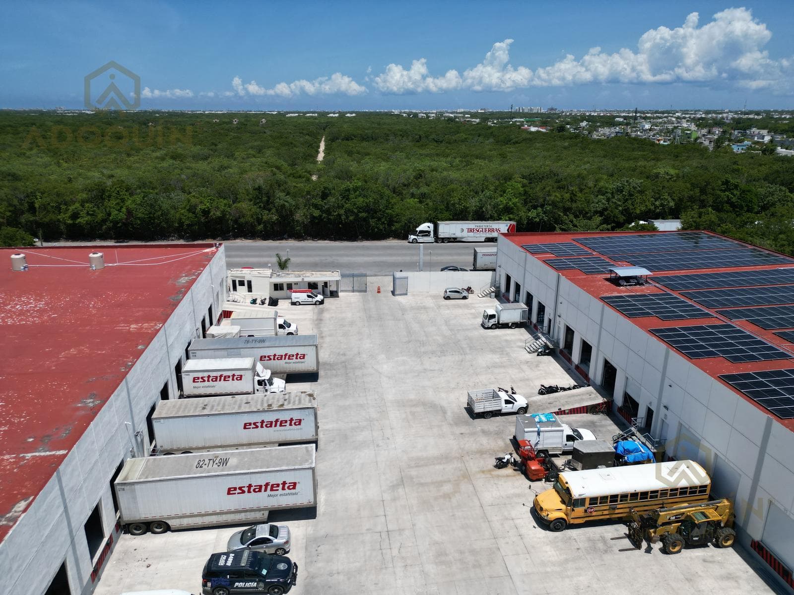 300-square-meter commercial warehouse with a fully equipped office in Playa del Carmen