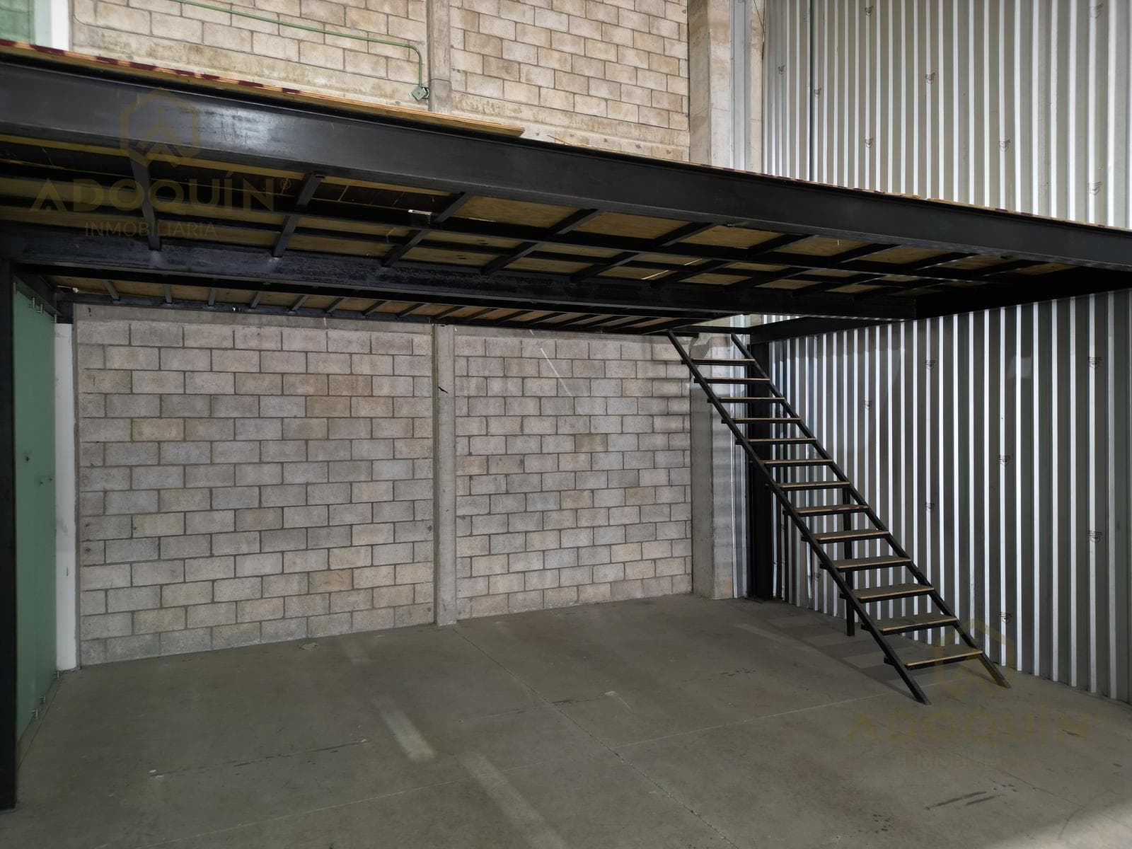 300-square-meter commercial warehouse with a fully equipped office in Playa del Carmen