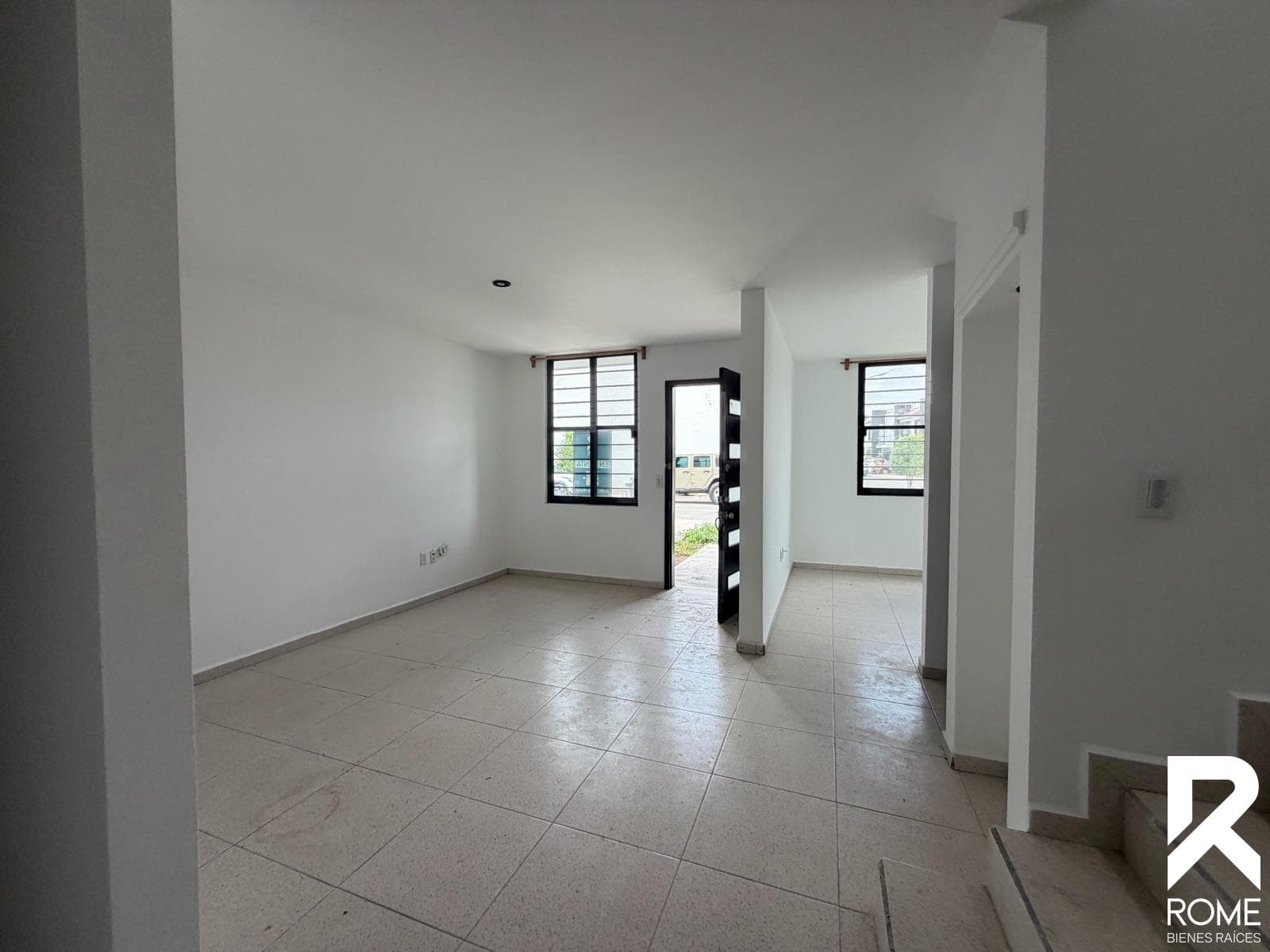 HOUSE FOR SALE IN PRIVADA PIERTA GRANDE, CELAYA