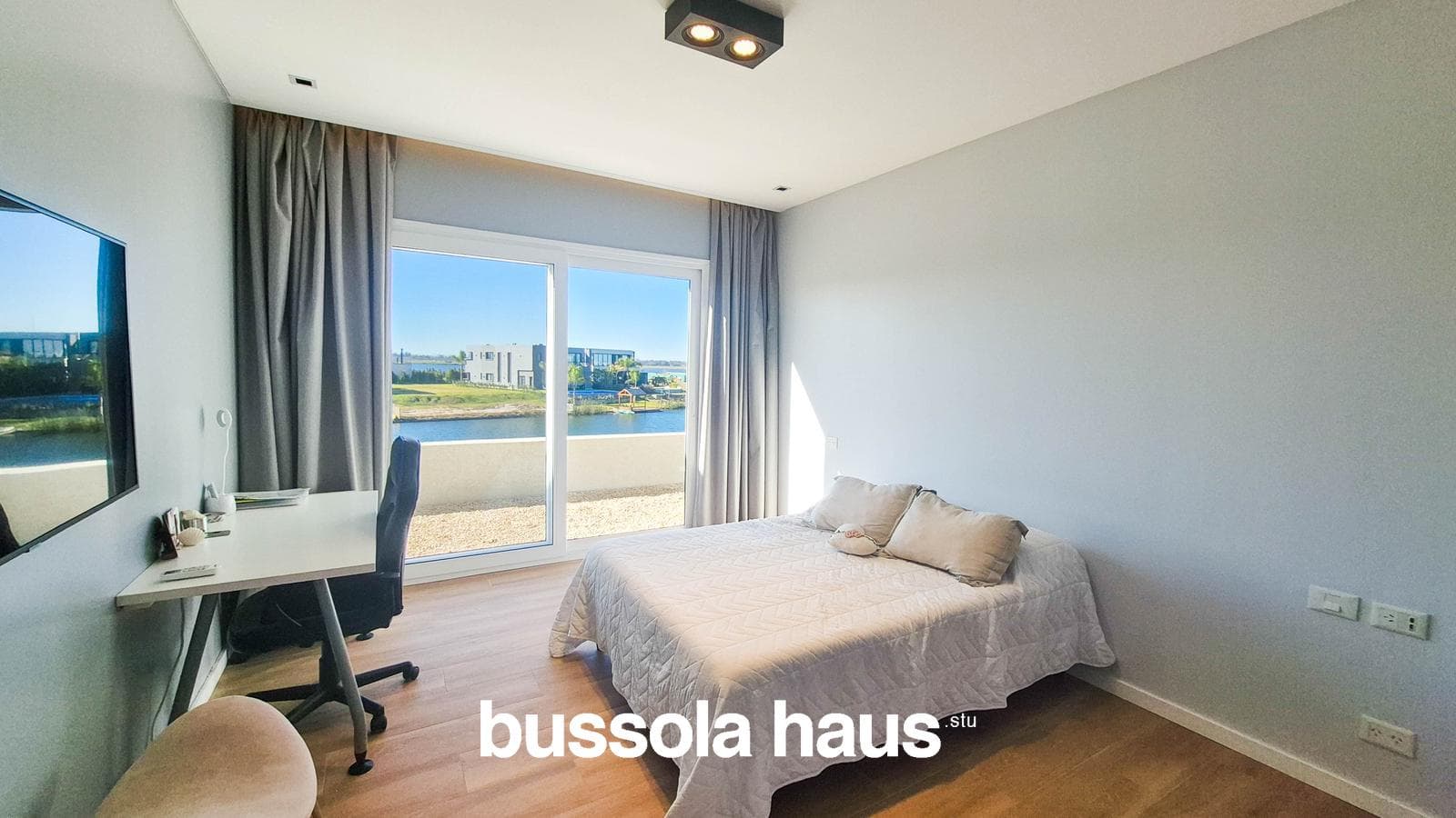 5-room lakefront house for sale in Costas Puertos Escobar
