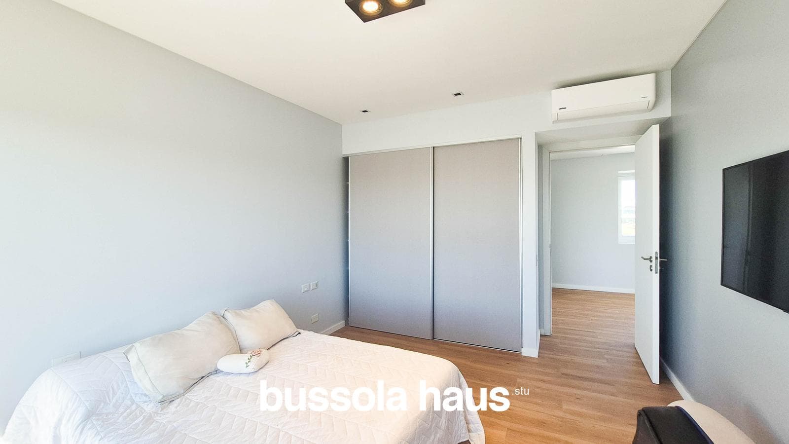 5-room lakefront house for sale in Costas Puertos Escobar