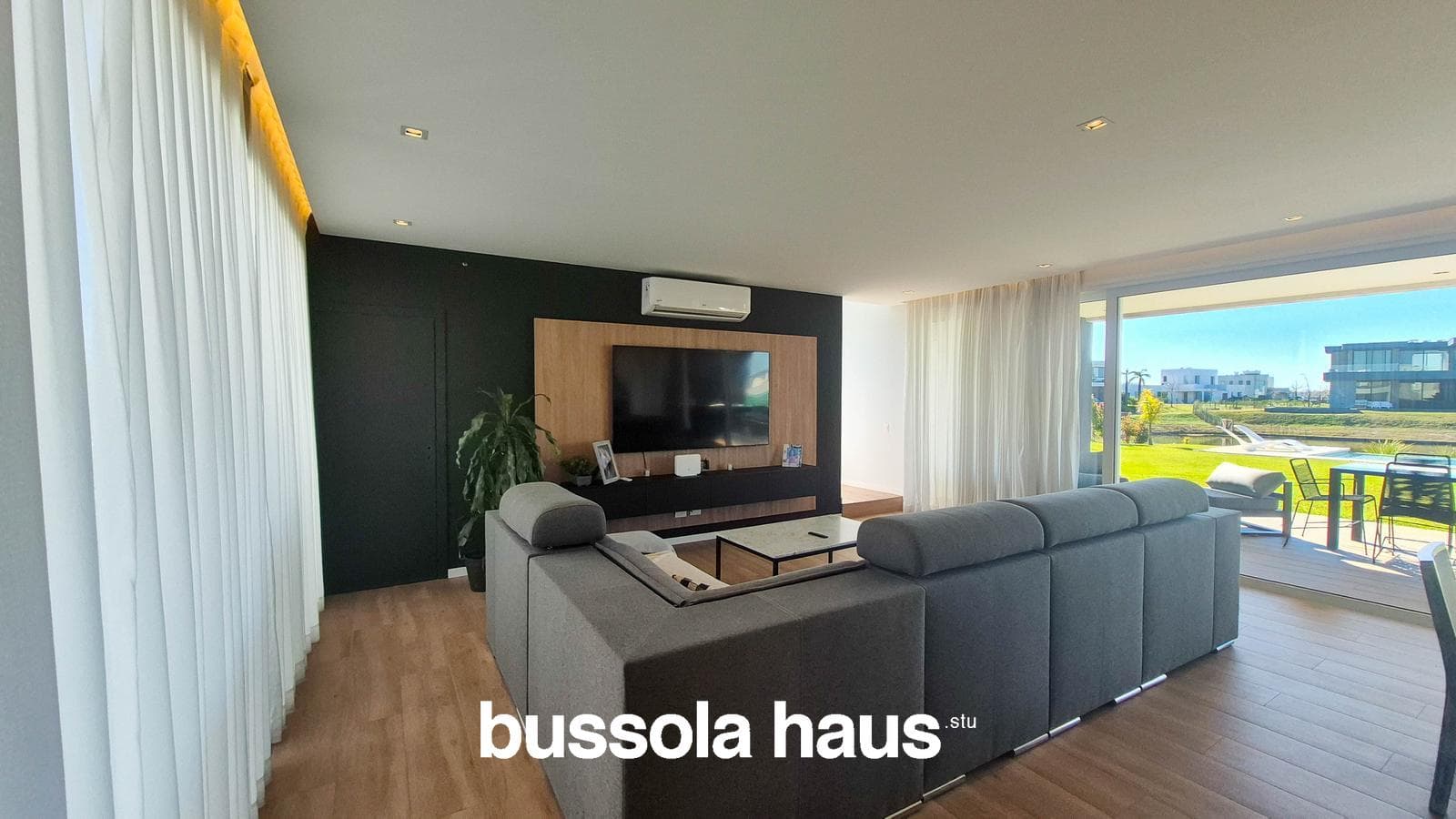 5-room lakefront house for sale in Costas Puertos Escobar