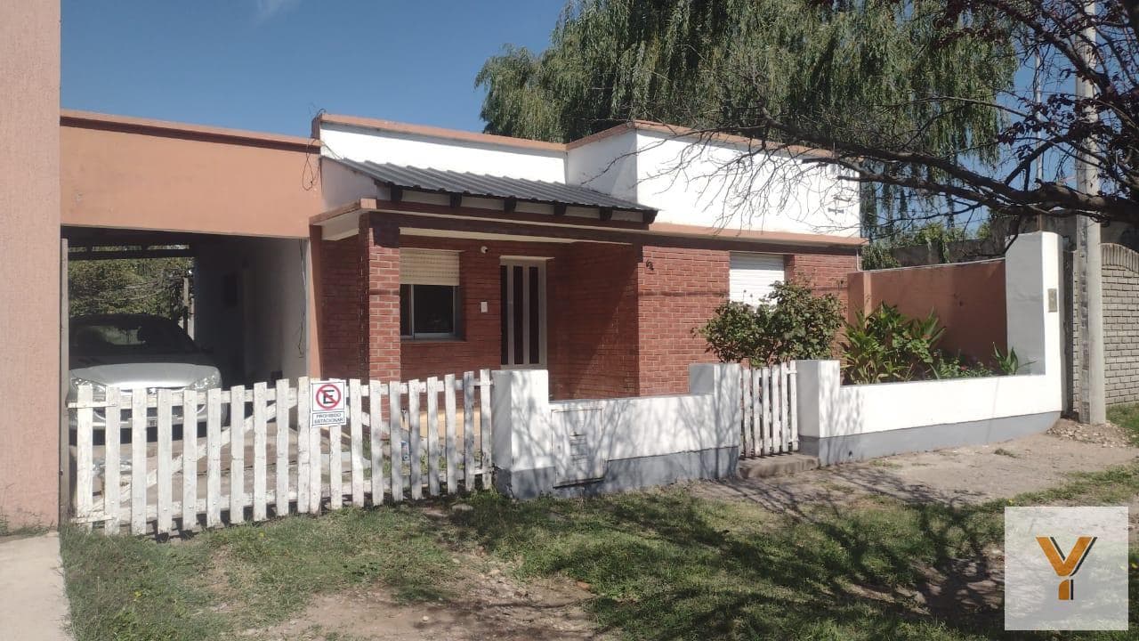 House for Sale - 3 Bedrooms, 1 Bathroom - 300 meters - Puan