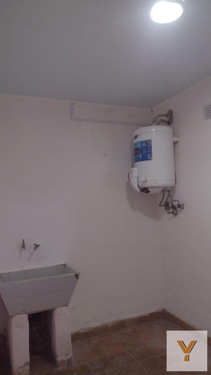House for Sale - 3 Bedrooms, 1 Bathroom - 300 meters - Puan