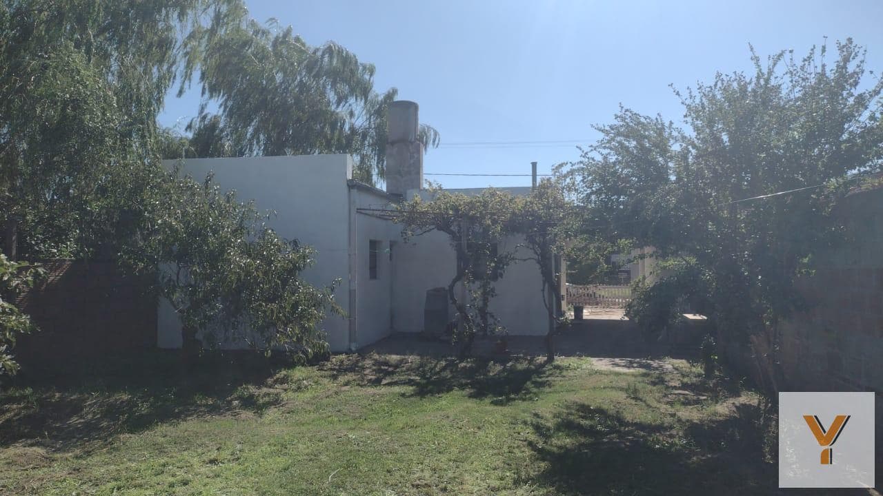 House for Sale - 3 Bedrooms, 1 Bathroom - 300 meters - Puan