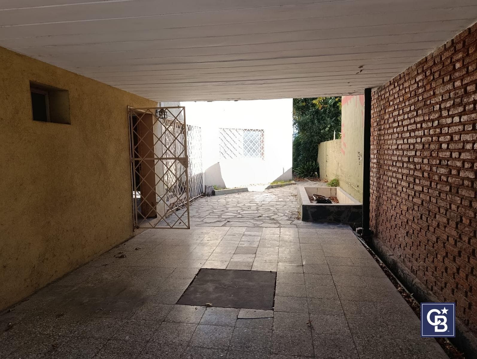 House in need of renovation in downtown Escobar