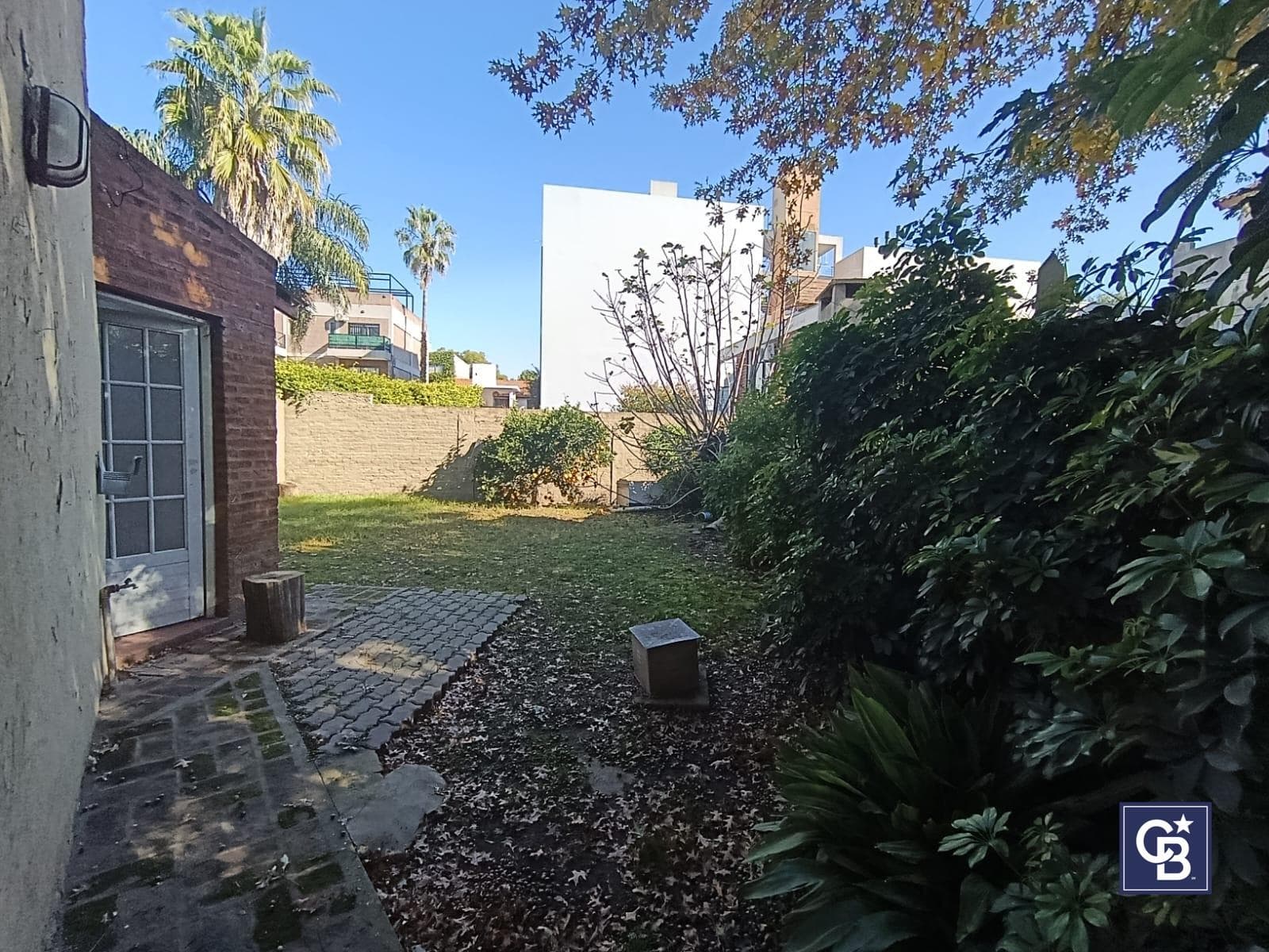 House in need of renovation in downtown Escobar