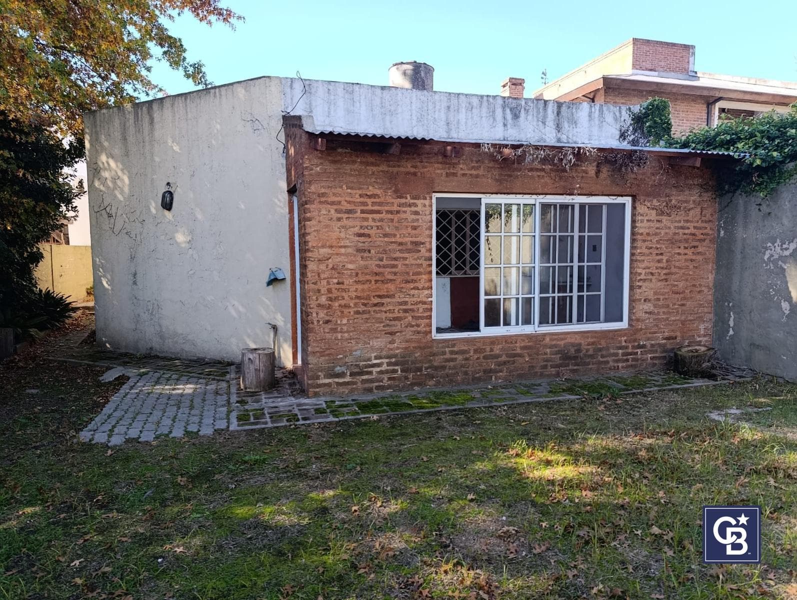 House in need of renovation in downtown Escobar