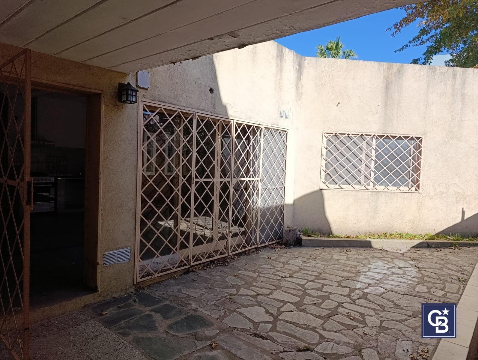 House in need of renovation in downtown Escobar