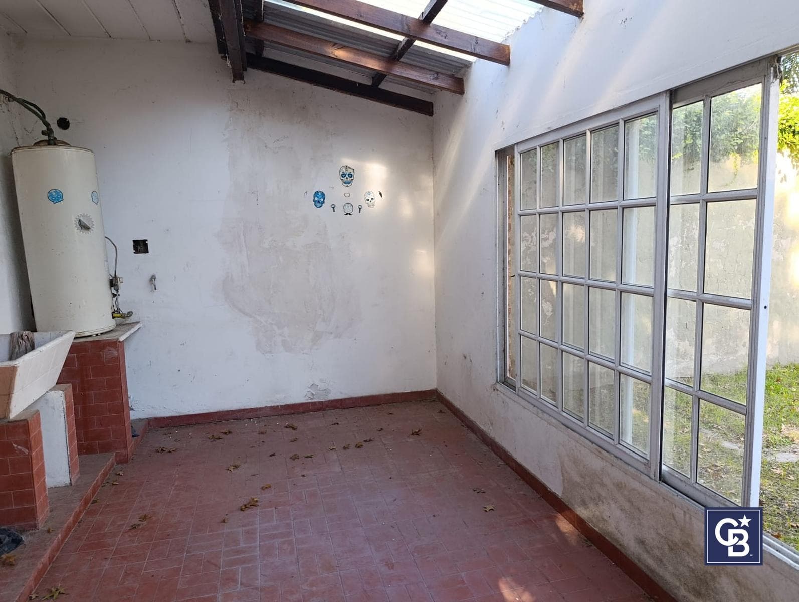 House in need of renovation in downtown Escobar