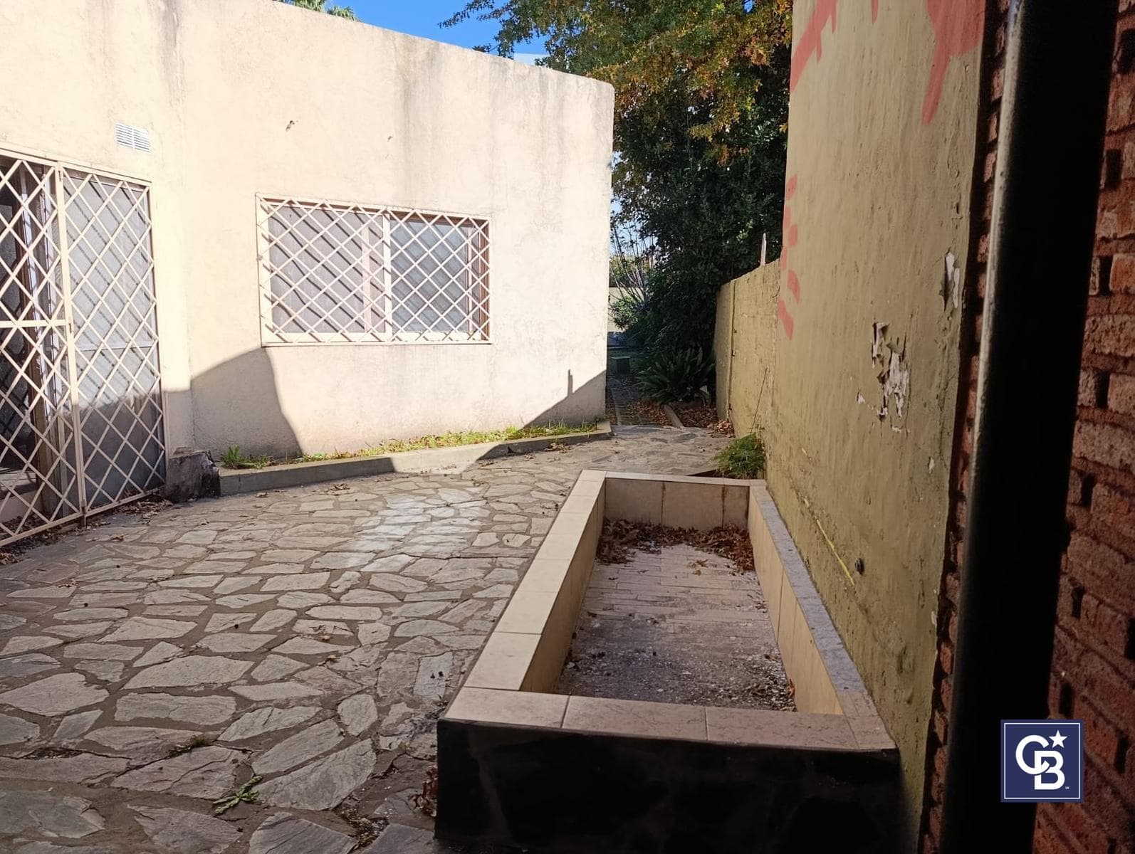 House in need of renovation in downtown Escobar