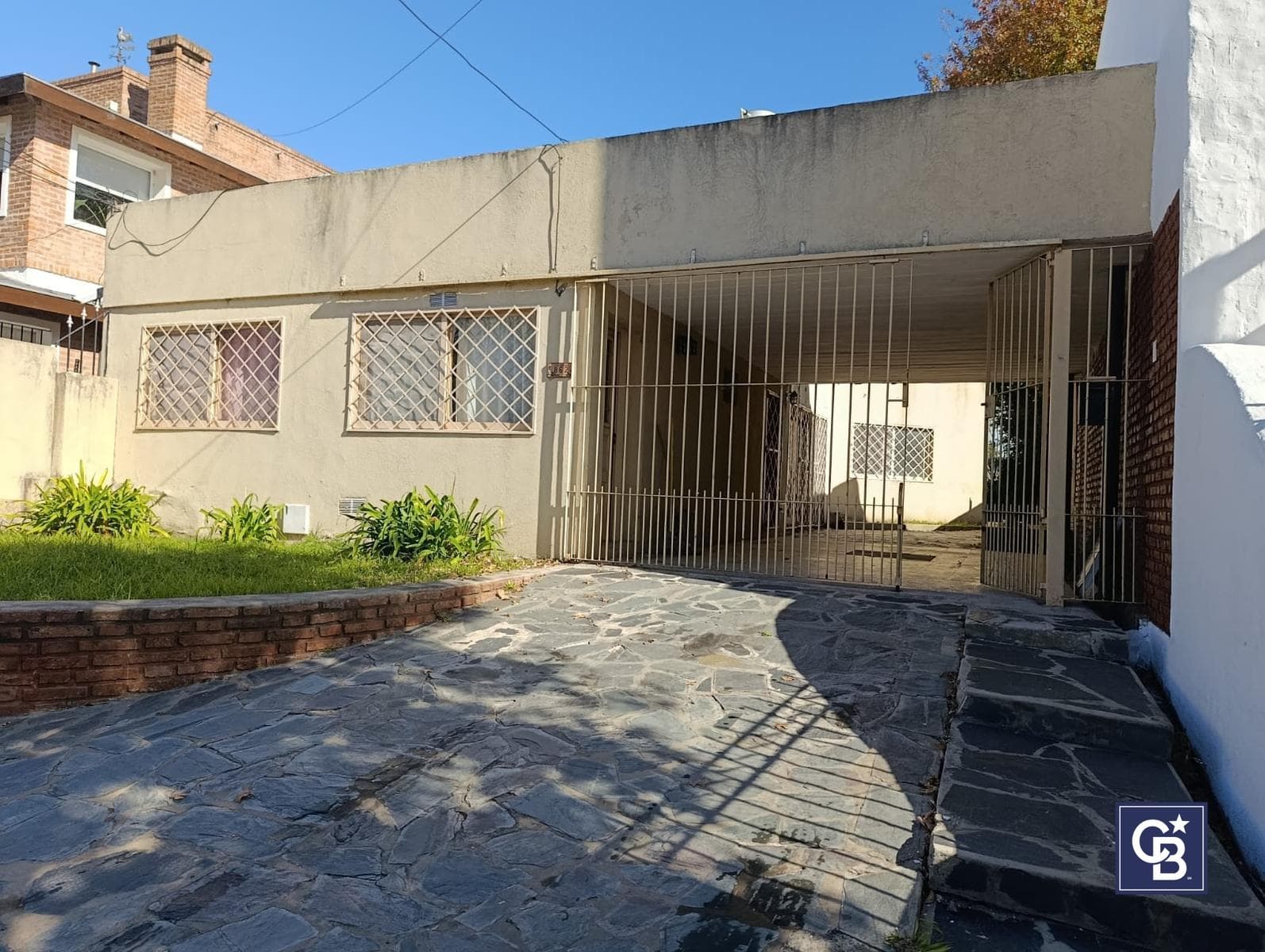 House in need of renovation in downtown Escobar
