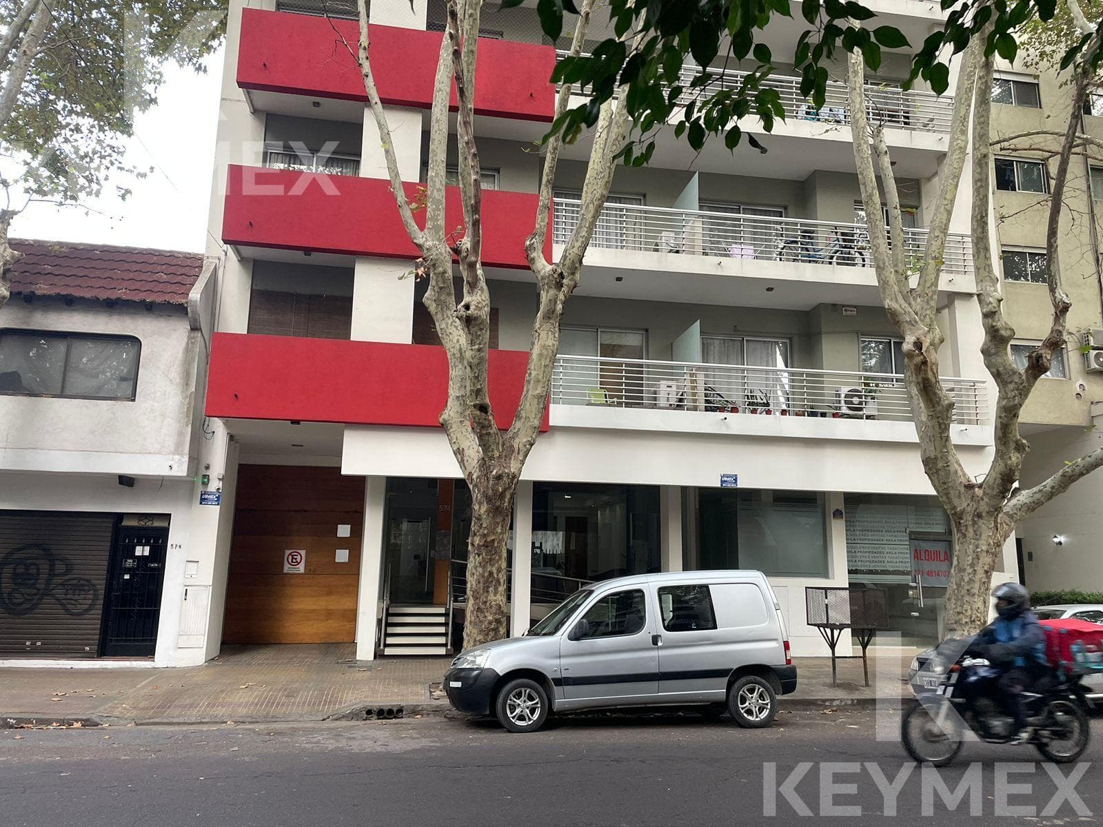Covered Garage for Sale on La Plata 56, between 7th and 8th Streets, 200 meters from the government building.