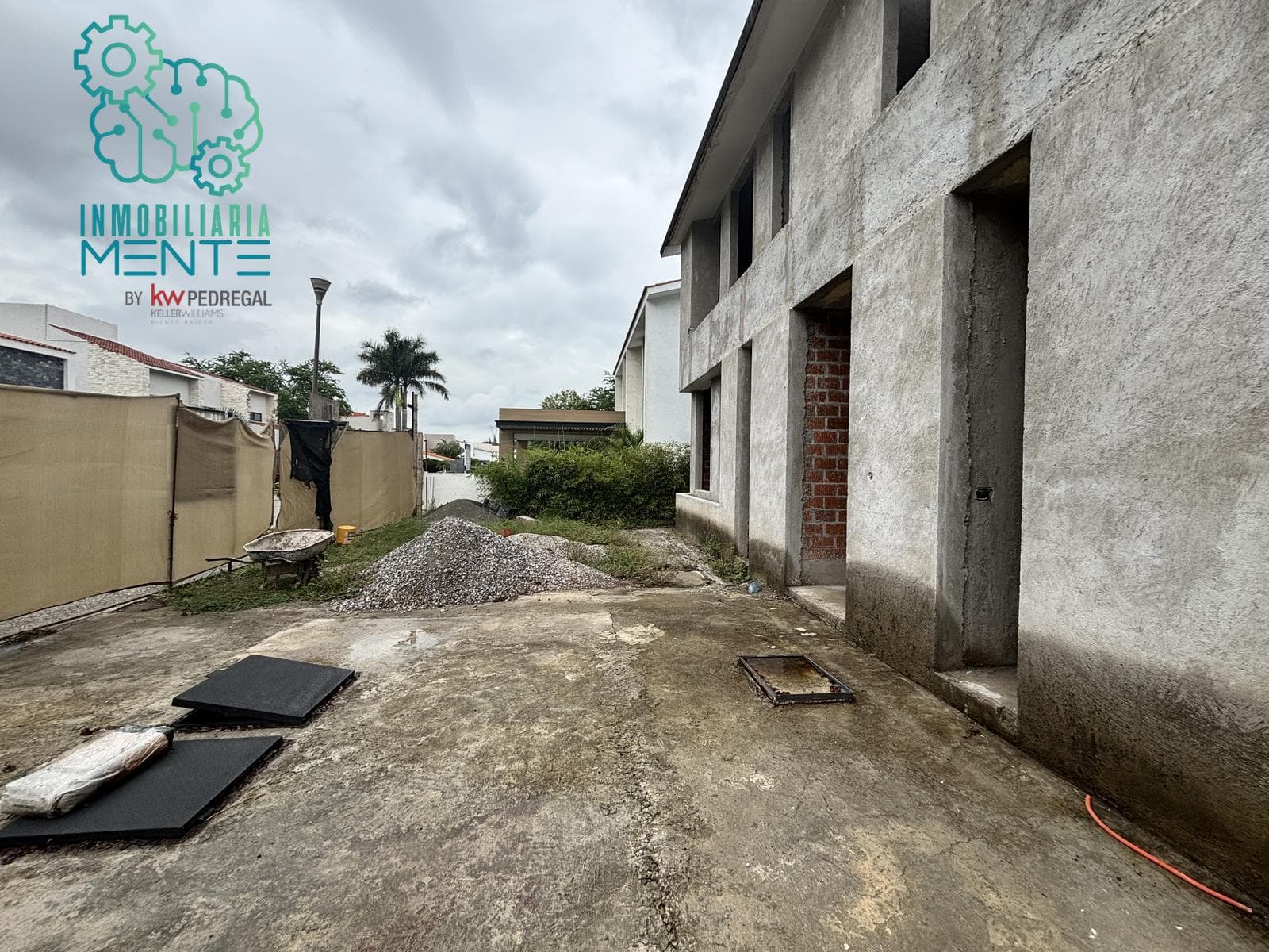 House for Sale in the Paraíso Country Club Subdivision