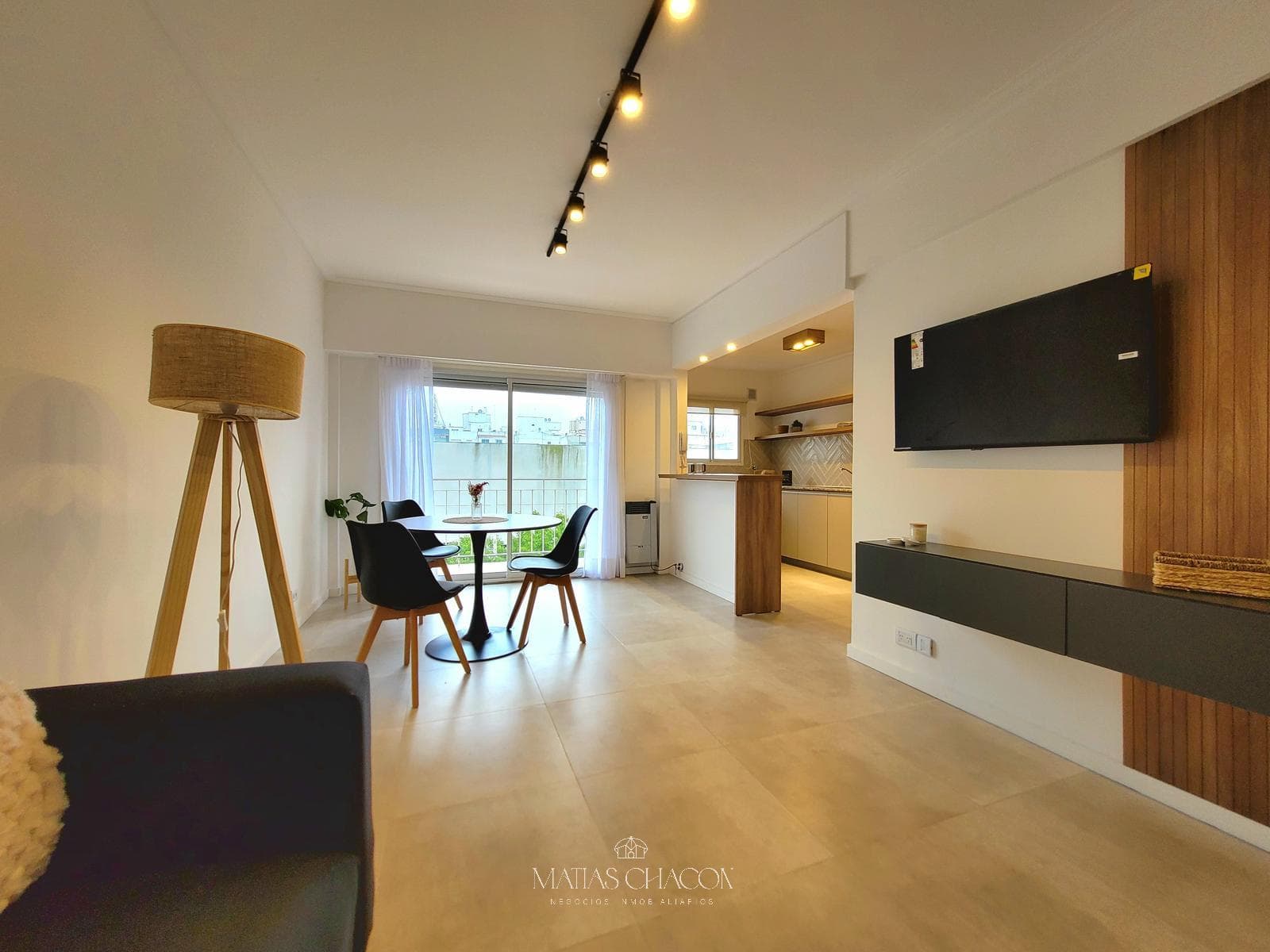 2-room apartment facing the street with an attached garage