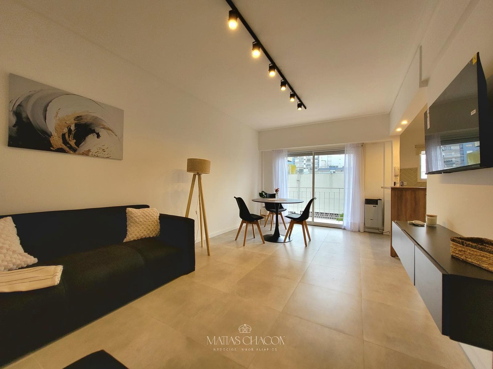 2-room apartment facing the street with an attached garage