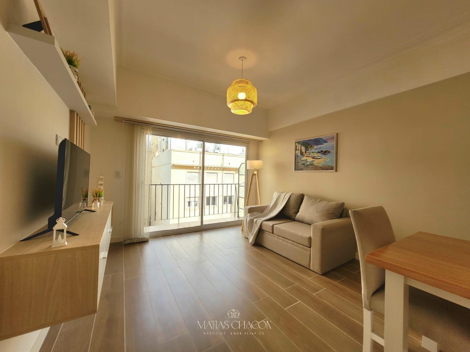 3-Room Apartment, Completely Renovated to Look Brand New, in the Downtown Area