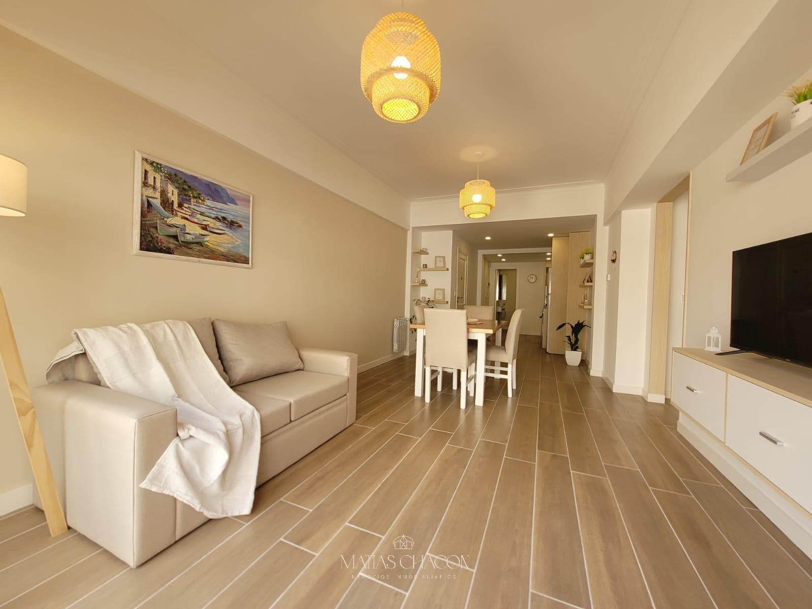 3-Room Apartment, Completely Renovated to Look Brand New, in the Downtown Area