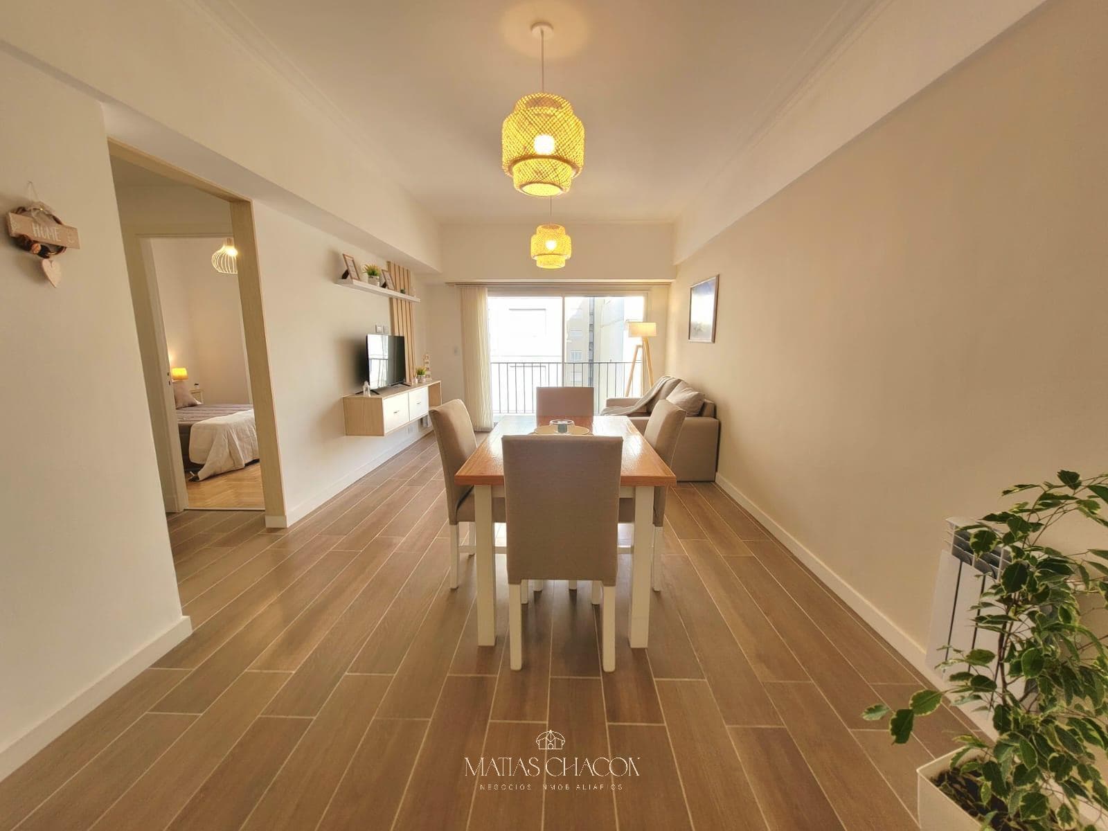 3-Room Apartment, Completely Renovated to Look Brand New, in the Downtown Area