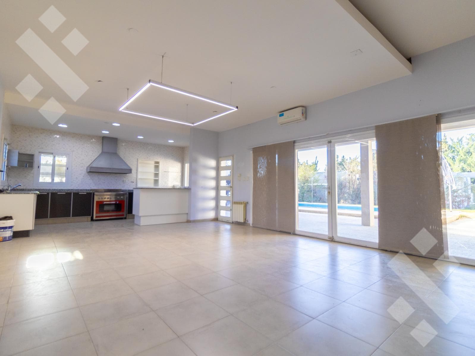 3-Bedroom House for Sale with Pool - Comahue Golf Club Neighborhood - Neuquén City