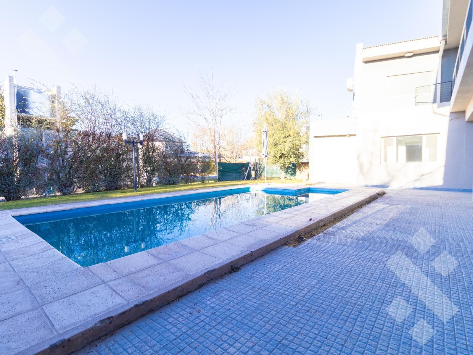 3-Bedroom House for Sale with Pool - Comahue Golf Club Neighborhood - Neuquén City