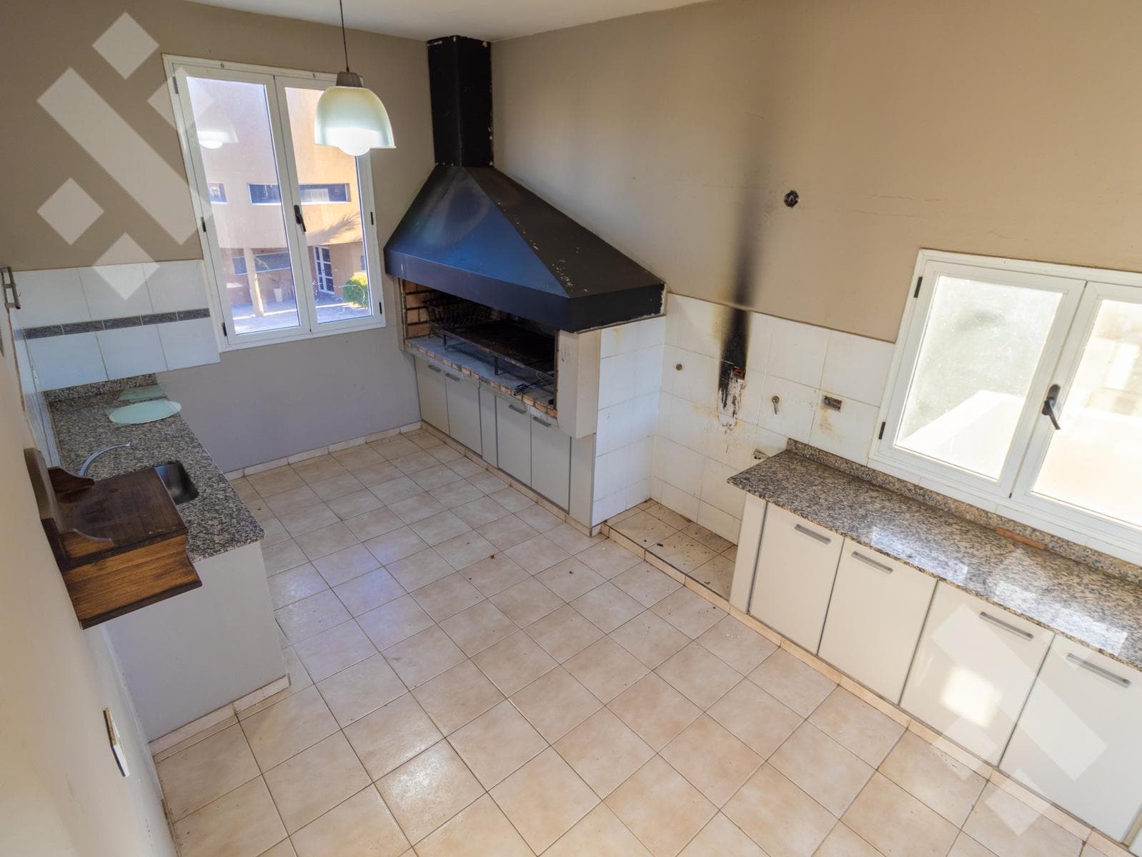 3-Bedroom House for Sale with Pool - Comahue Golf Club Neighborhood - Neuquén City