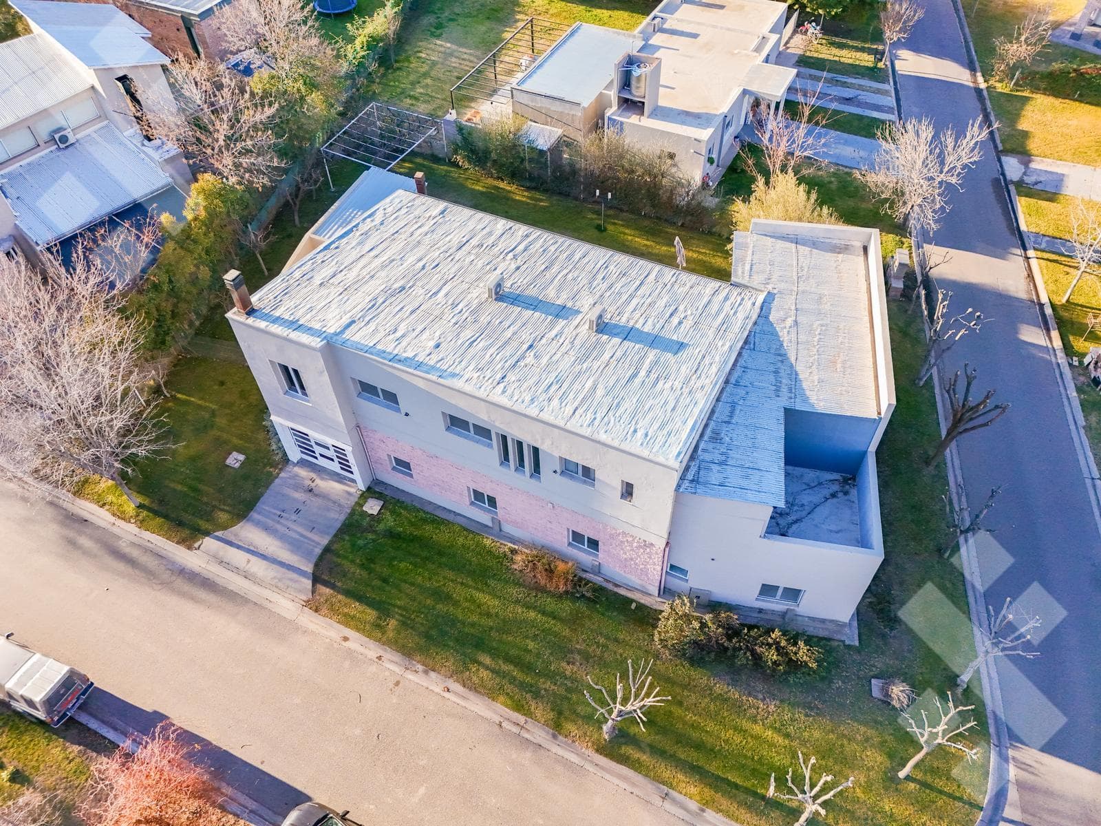 3-Bedroom House for Sale with Pool - Comahue Golf Club Neighborhood - Neuquén City