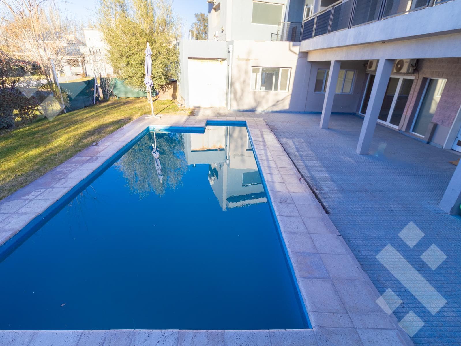 3-Bedroom House for Sale with Pool - Comahue Golf Club Neighborhood - Neuquén City