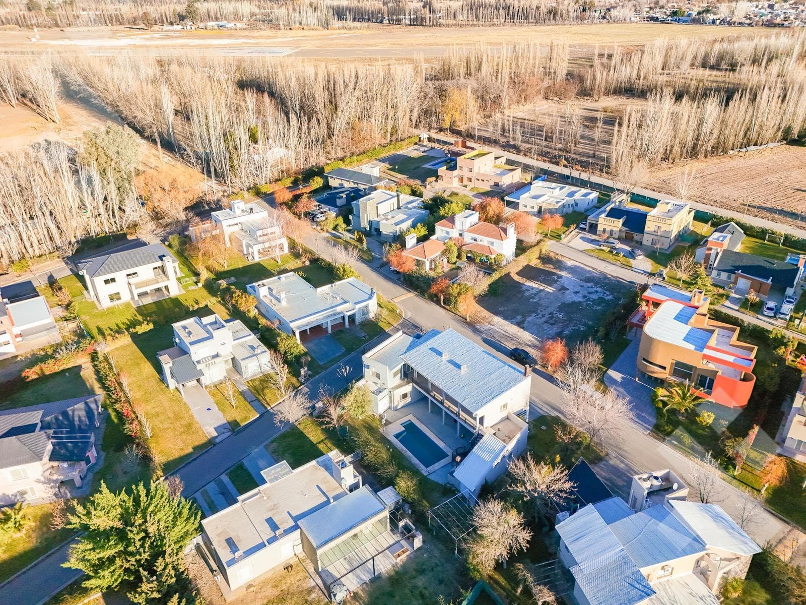 3-Bedroom House for Sale with Pool - Comahue Golf Club Neighborhood - Neuquén City