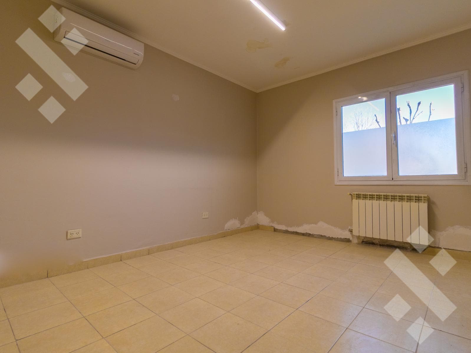 3-Bedroom House for Sale with Pool - Comahue Golf Club Neighborhood - Neuquén City