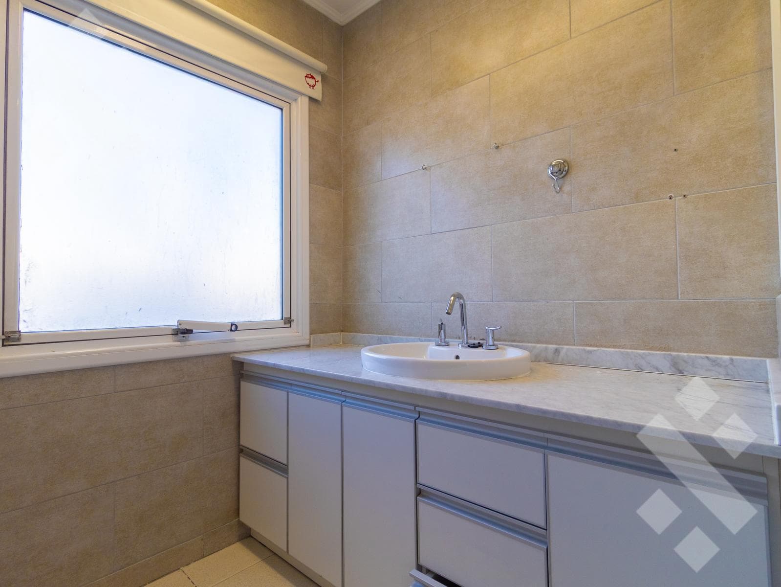 3-Bedroom House for Sale with Pool - Comahue Golf Club Neighborhood - Neuquén City
