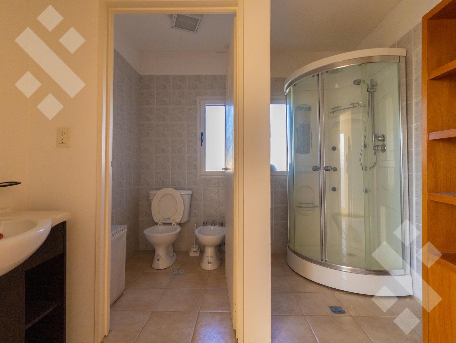 3-Bedroom House for Sale with Pool - Comahue Golf Club Neighborhood - Neuquén City