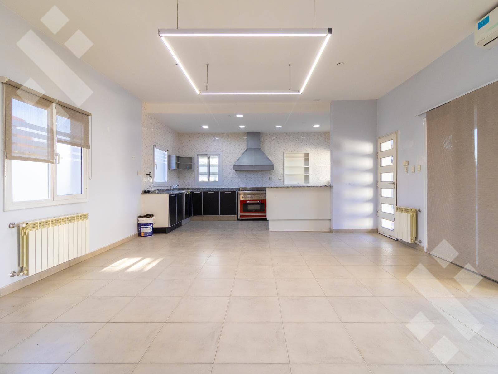 3-Bedroom House for Sale with Pool - Comahue Golf Club Neighborhood - Neuquén City
