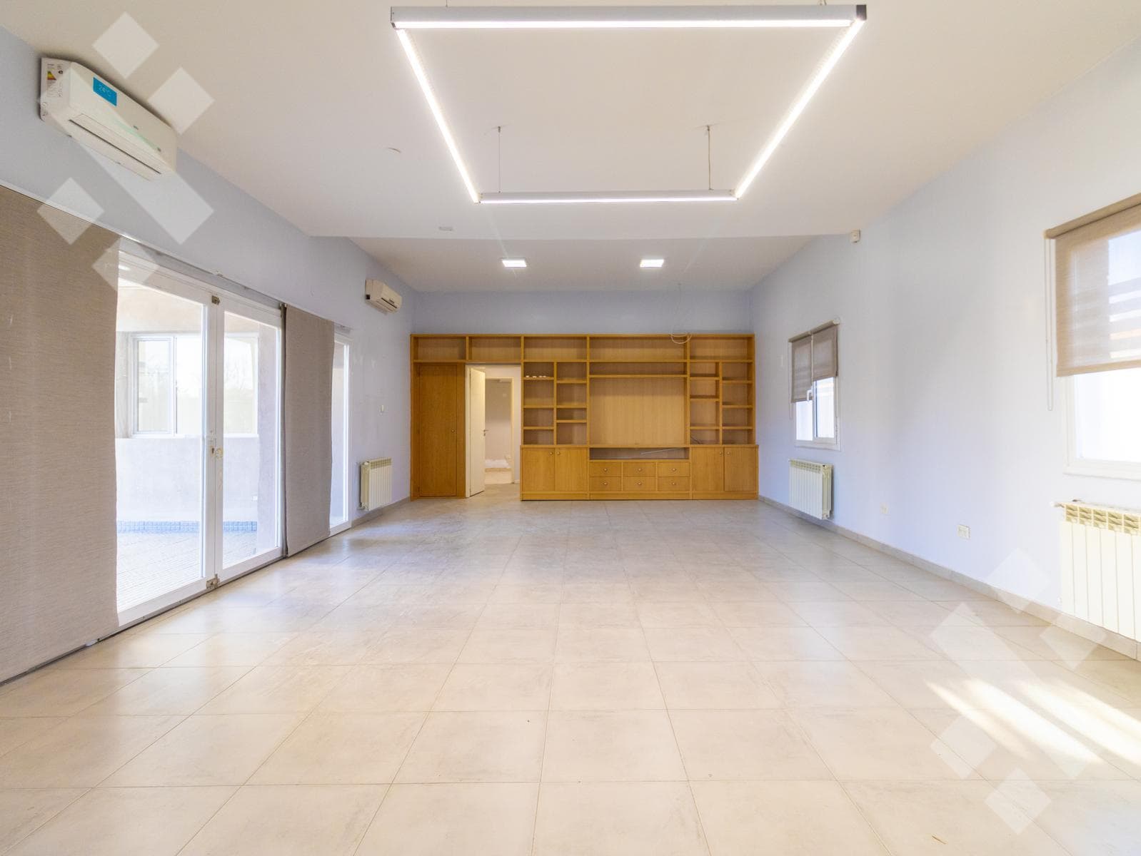 3-Bedroom House for Sale with Pool - Comahue Golf Club Neighborhood - Neuquén City