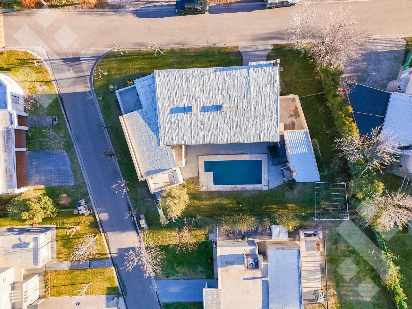 3-Bedroom House for Sale with Pool - Comahue Golf Club Neighborhood - Neuquén City