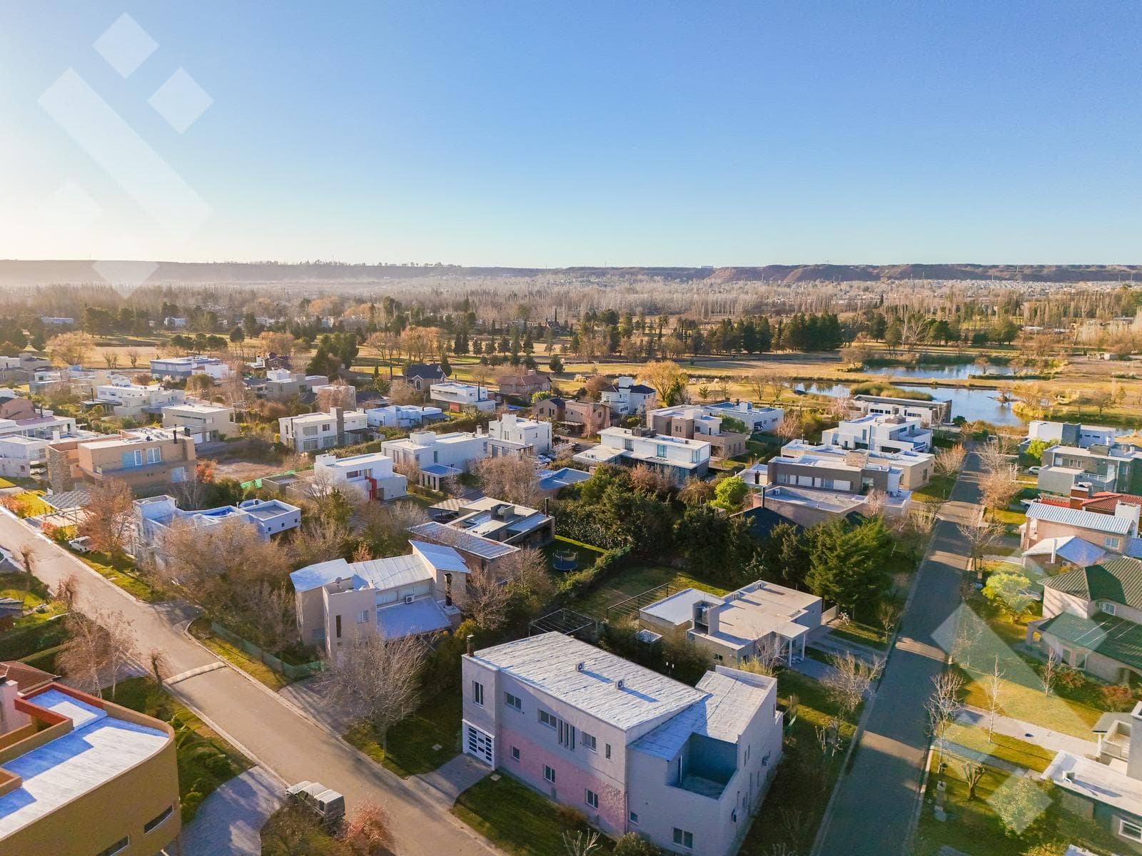 3-Bedroom House for Sale with Pool - Comahue Golf Club Neighborhood - Neuquén City
