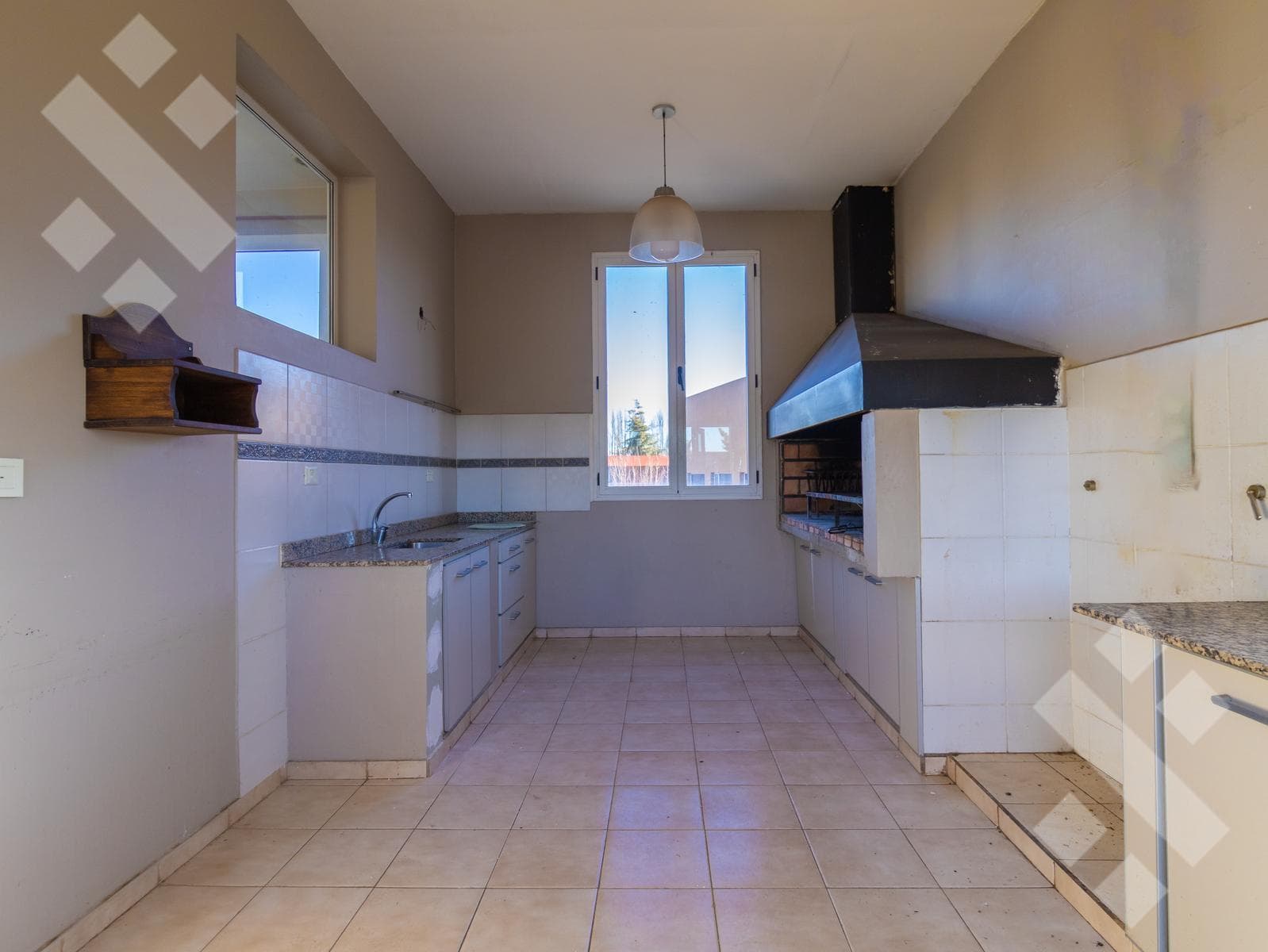 3-Bedroom House for Sale with Pool - Comahue Golf Club Neighborhood - Neuquén City