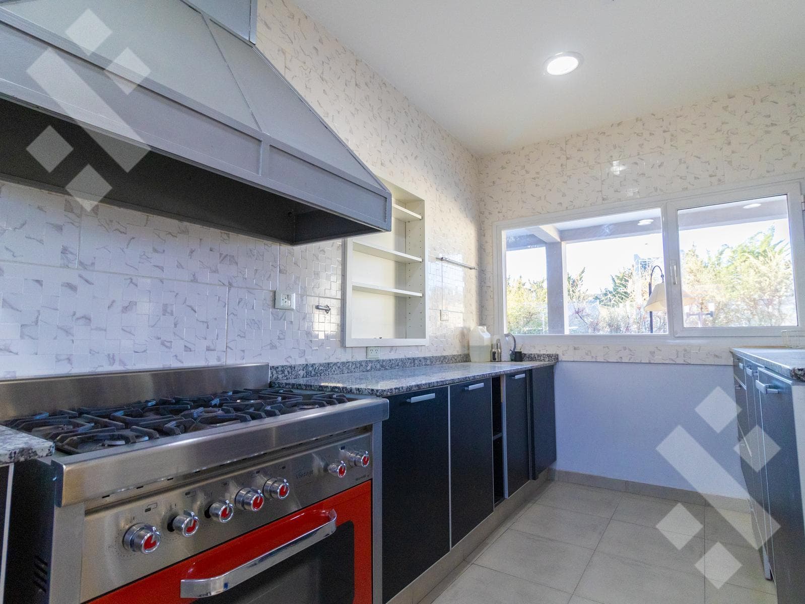 3-Bedroom House for Sale with Pool - Comahue Golf Club Neighborhood - Neuquén City