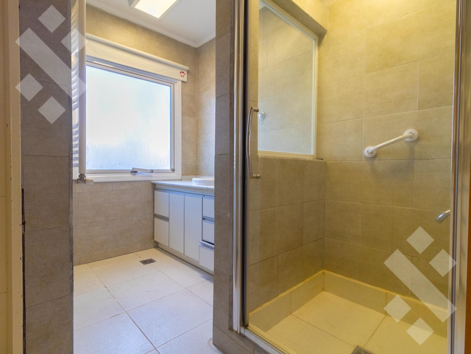 3-Bedroom House for Sale with Pool - Comahue Golf Club Neighborhood - Neuquén City