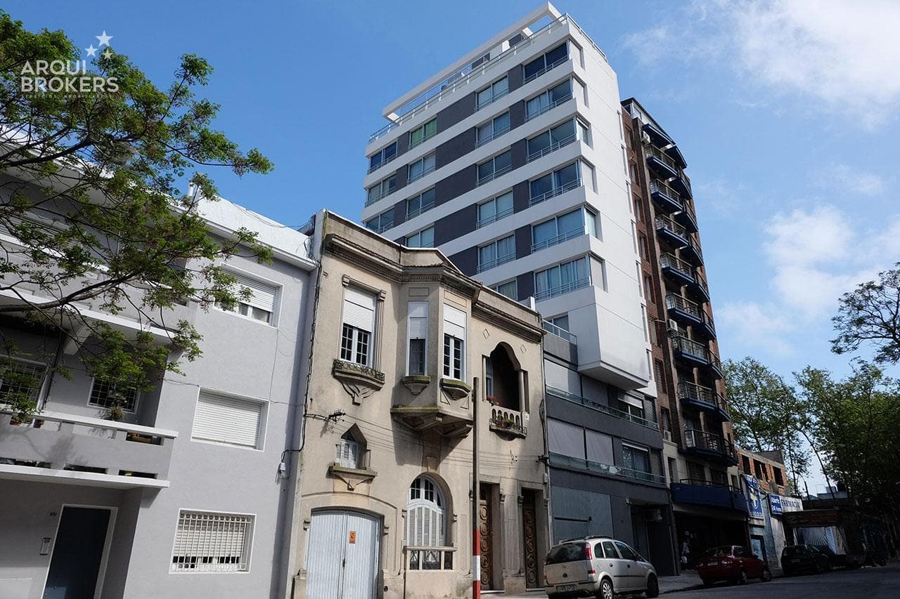 One-bedroom apartment for rent in Parque Rodó with a garage