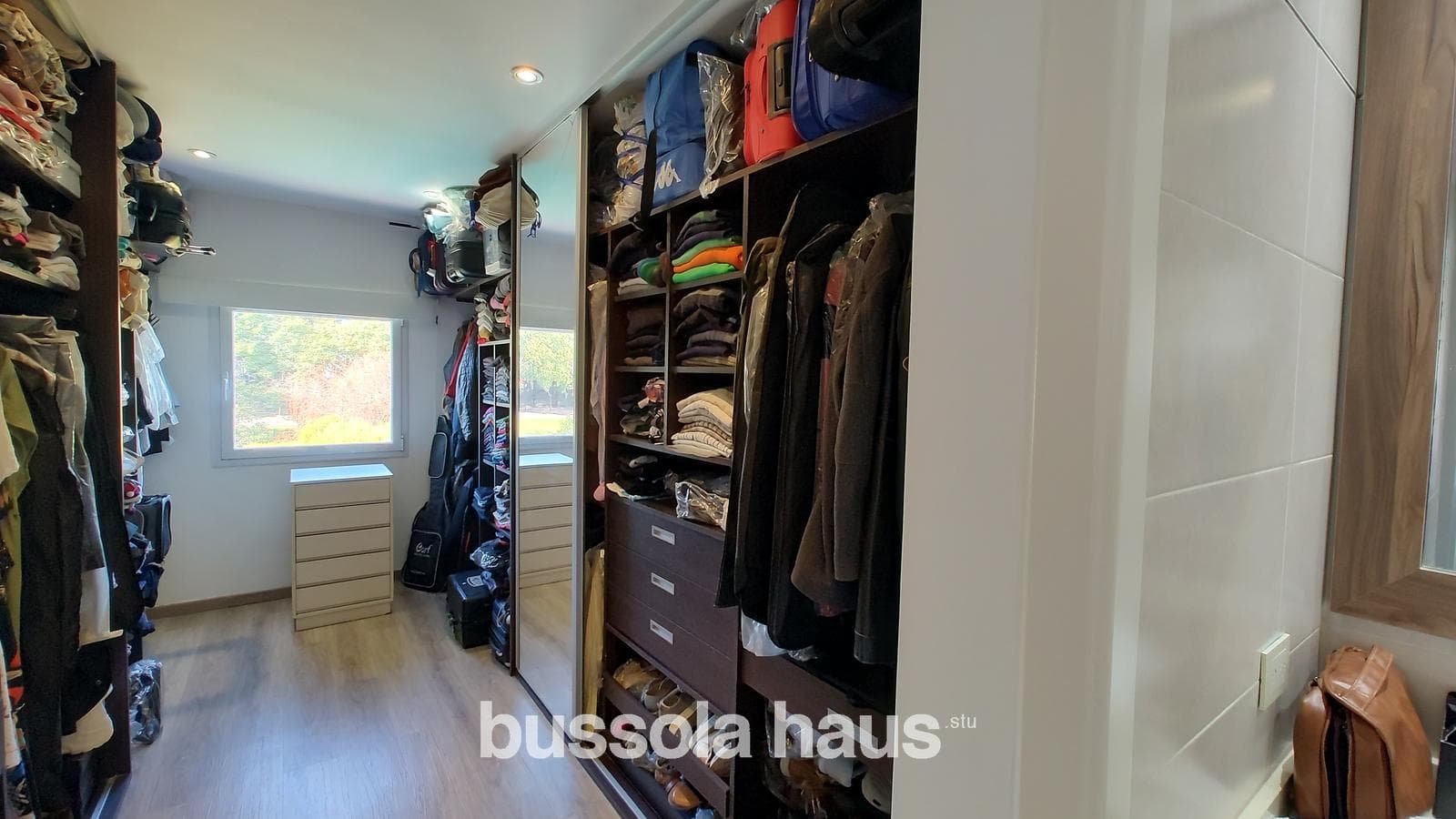 House for sale: 7 rooms, lake views, pool, El Encuentro neighborhood, Tigre—a great opportunity
