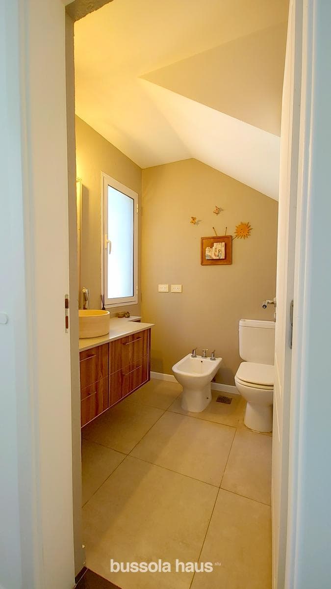 House for sale: 7 rooms, lake views, pool, El Encuentro neighborhood, Tigre—a great opportunity