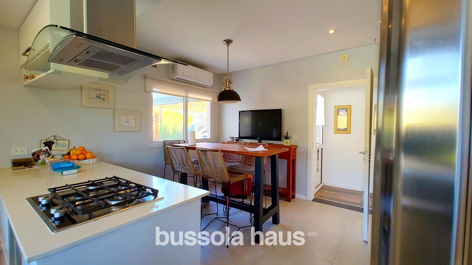 House for sale: 7 rooms, lake views, pool, El Encuentro neighborhood, Tigre—a great opportunity