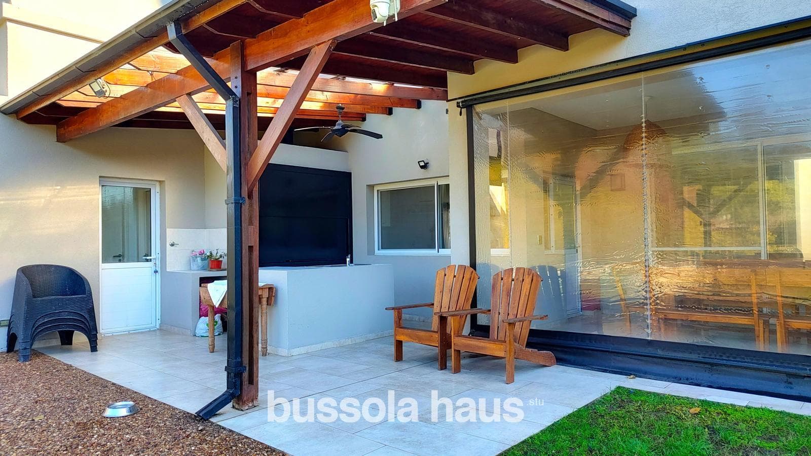 House for sale: 7 rooms, lake views, pool, El Encuentro neighborhood, Tigre—a great opportunity
