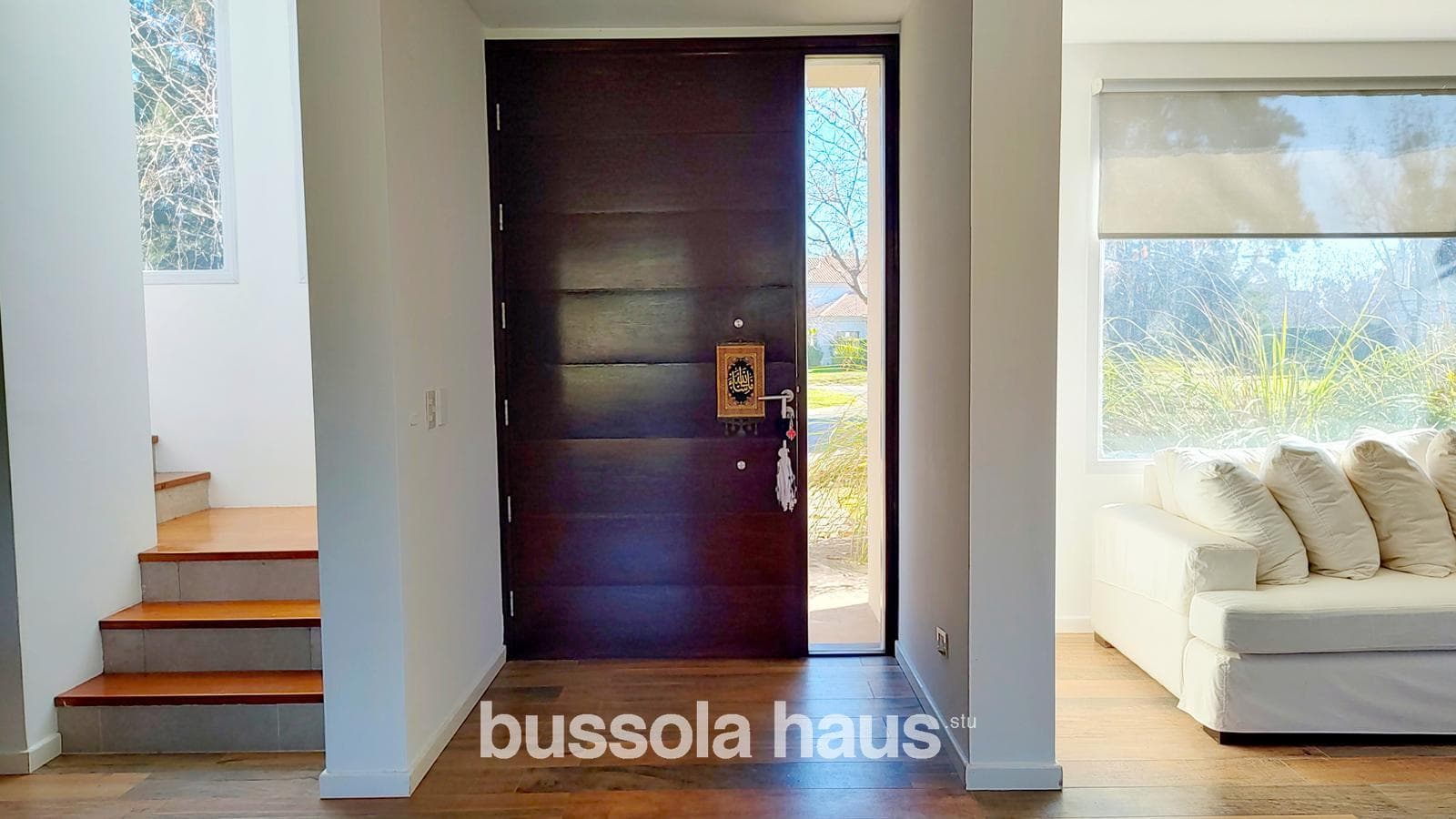 House for sale: 7 rooms, lake views, pool, El Encuentro neighborhood, Tigre—a great opportunity