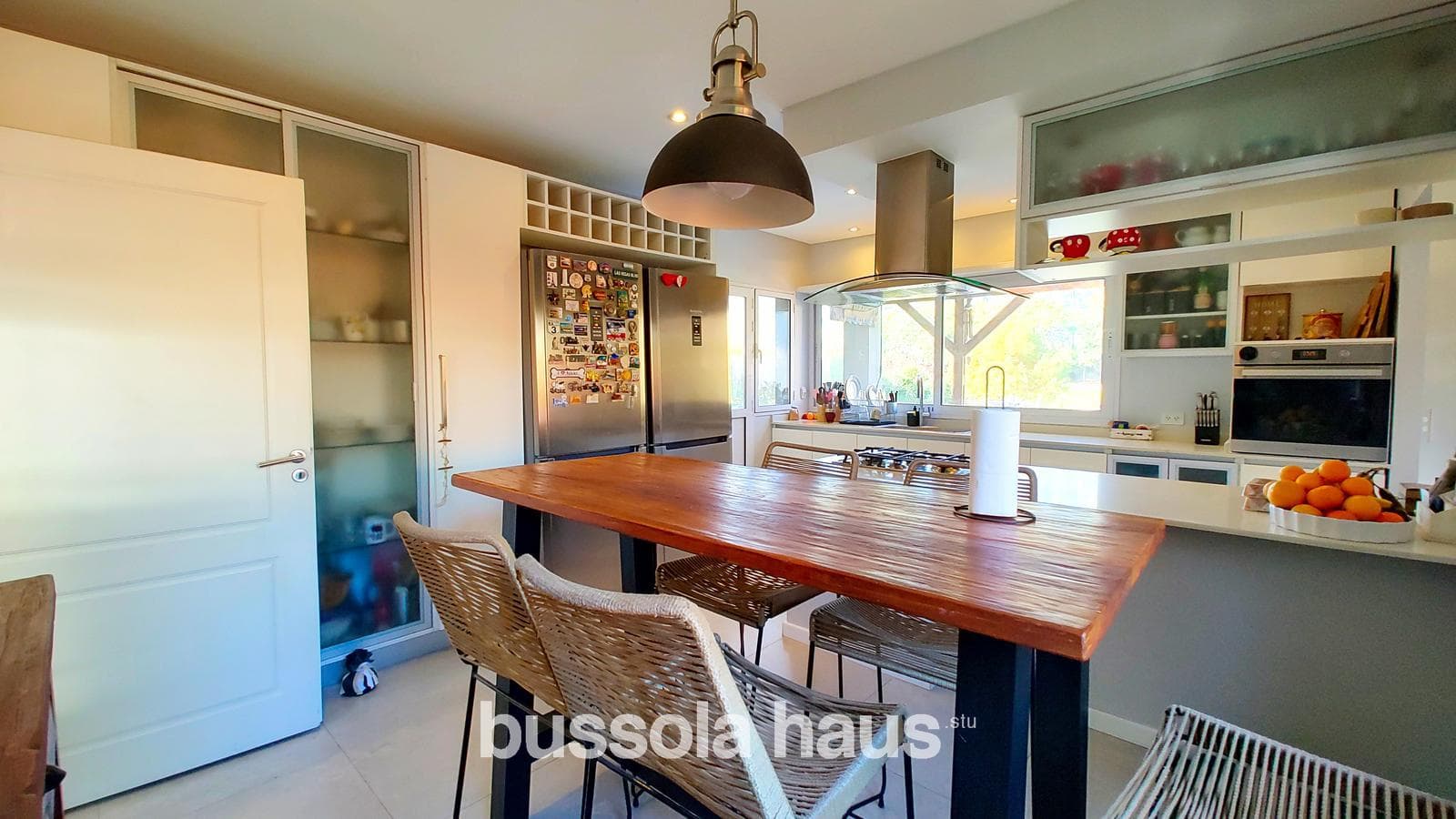 House for sale: 7 rooms, lake views, pool, El Encuentro neighborhood, Tigre—a great opportunity