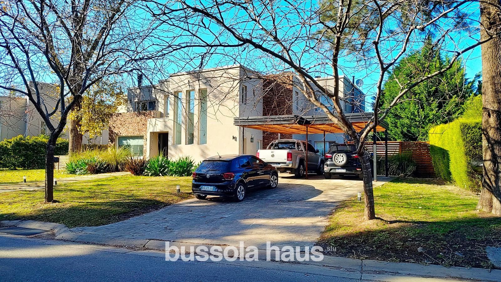 House for sale: 7 rooms, lake views, pool, El Encuentro neighborhood, Tigre—a great opportunity