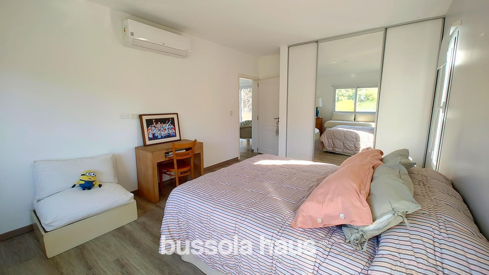House for sale: 7 rooms, lake views, pool, El Encuentro neighborhood, Tigre—a great opportunity