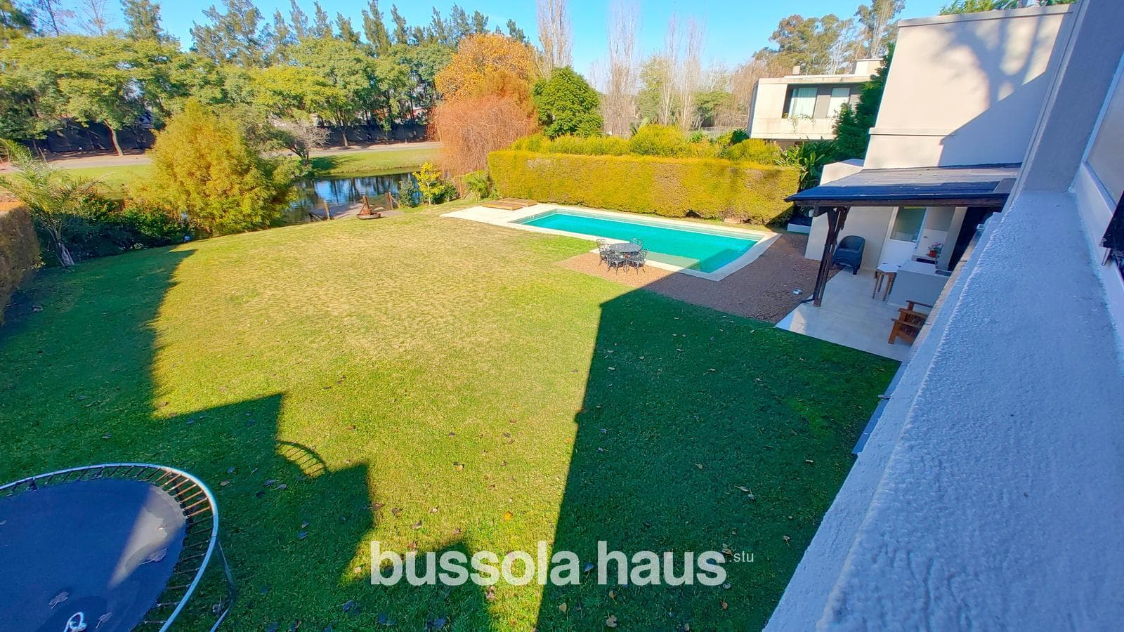House for sale: 7 rooms, lake views, pool, El Encuentro neighborhood, Tigre—a great opportunity