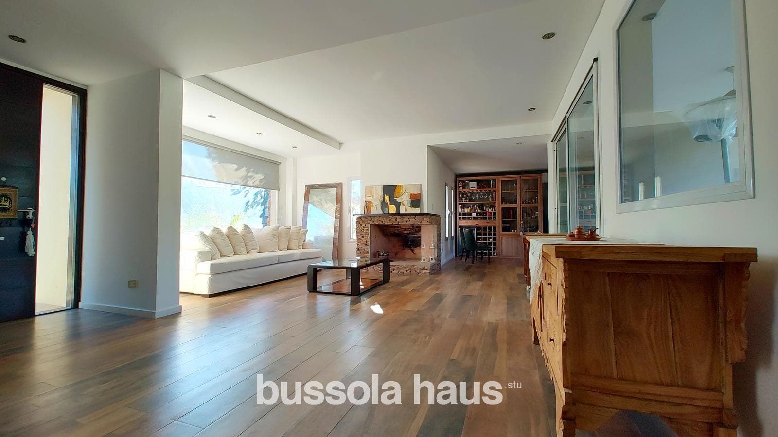 House for sale: 7 rooms, lake views, pool, El Encuentro neighborhood, Tigre—a great opportunity